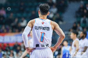 难救主！高诗岩10中6拿到16分6板5助3断 也有6失误5犯规