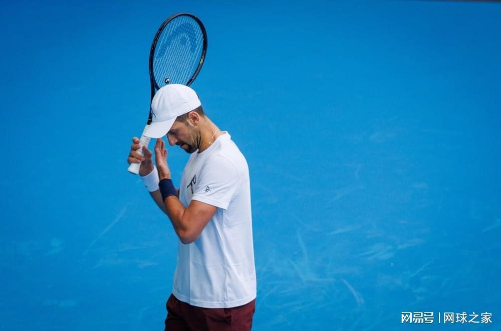 九游体育app登录-德约科维奇仅训练12分钟便显露痛苦状态，澳网前景引发担忧