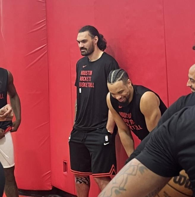 九游体育地址-若得8+3控卫，火箭中锋短板迎刃而解？阿门重回4号位，斯通精明