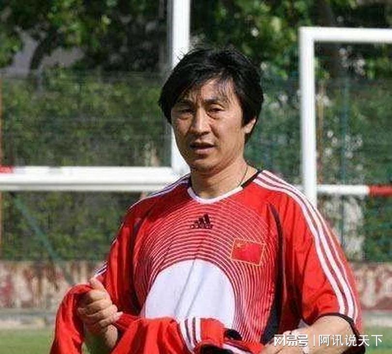 上海足球名宿,曾踢进奥运正赛,远离足坛近30年,如今身份不简单